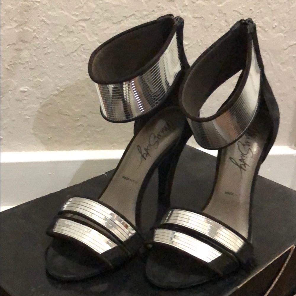 Sandals - Picture 2 of 4